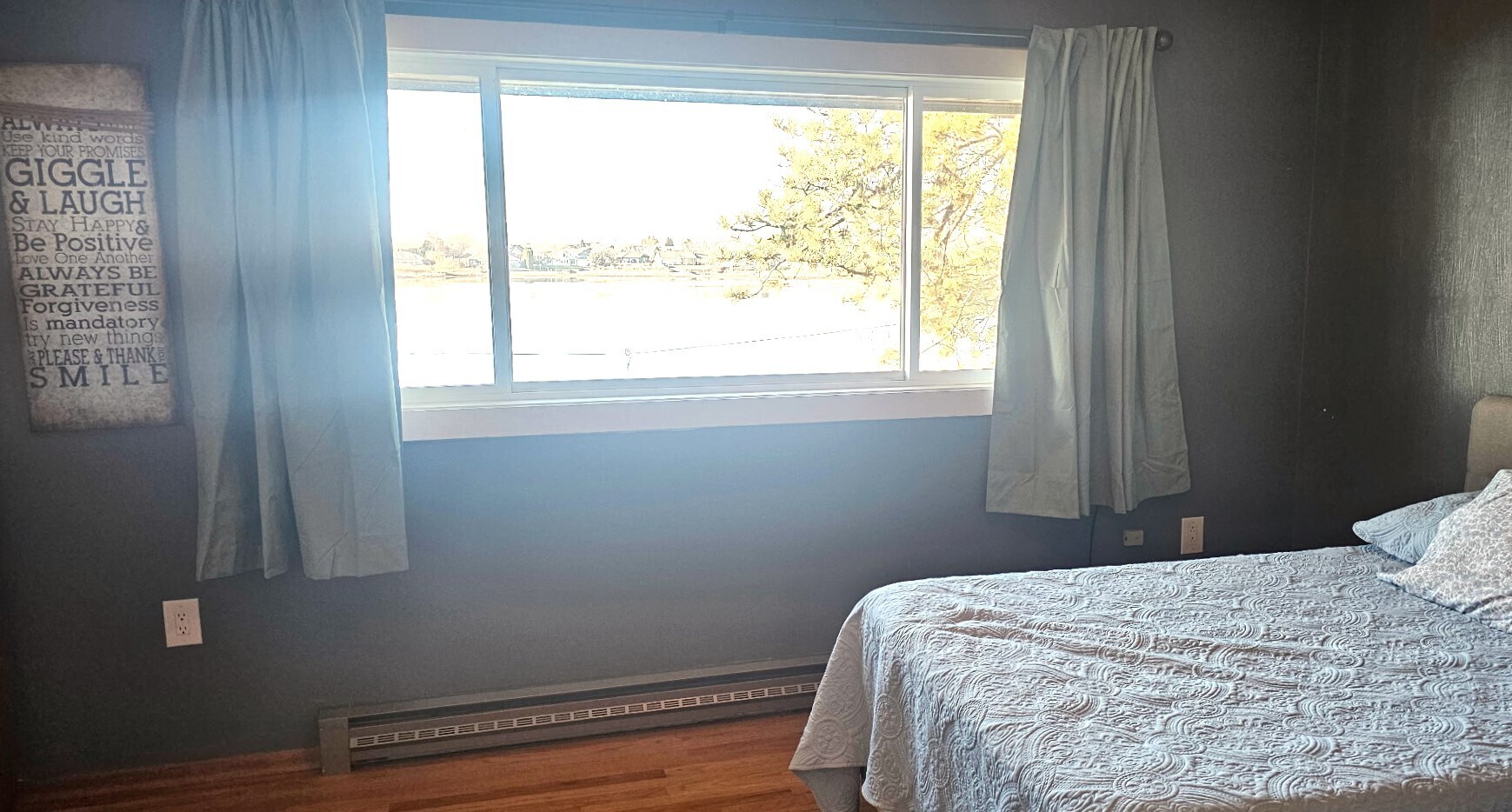 Building Photo - 3312 W Lakeshore Dr