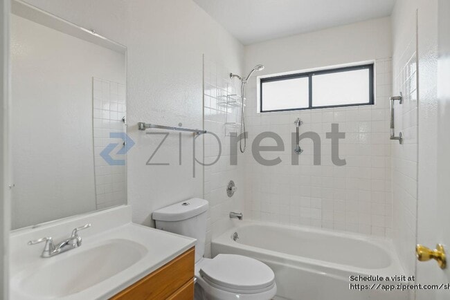 Building Photo - 740 Hollyhock Dr