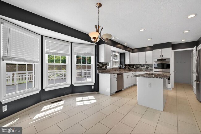 Building Photo - 12320 Pissaro Dr