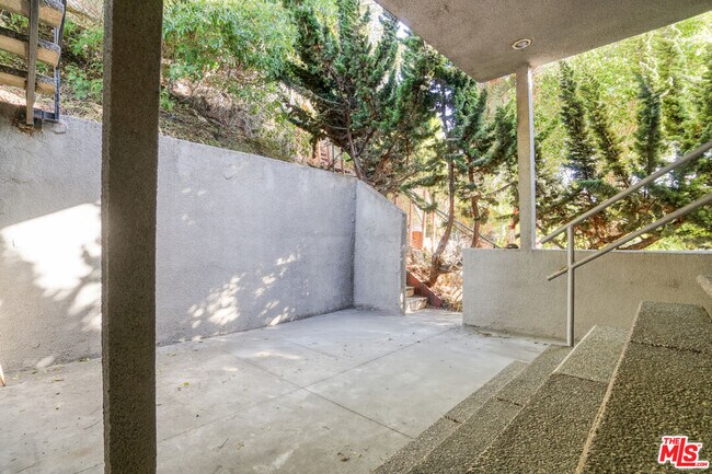 Building Photo - 364 Pershing Dr