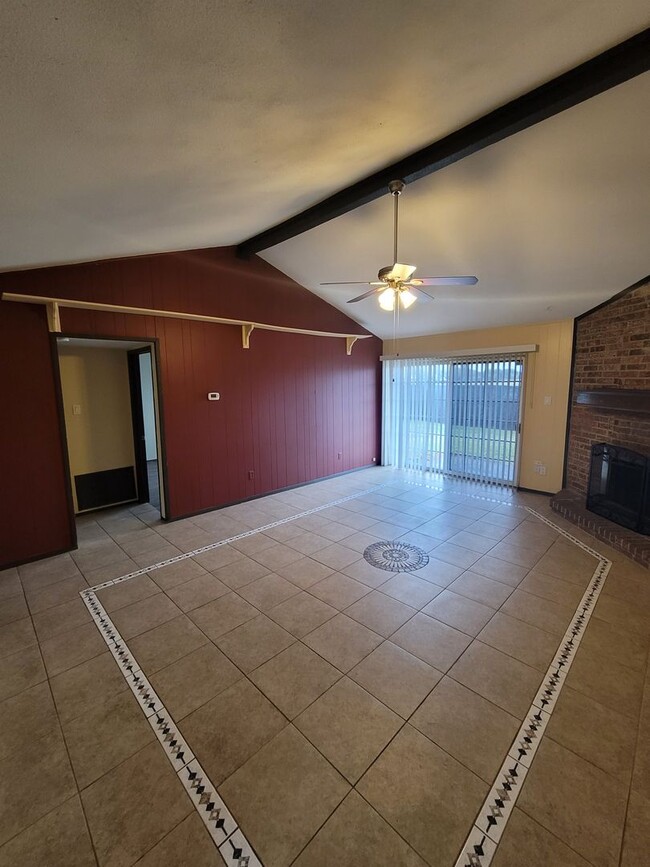 Building Photo - 2320 Montclair Cir