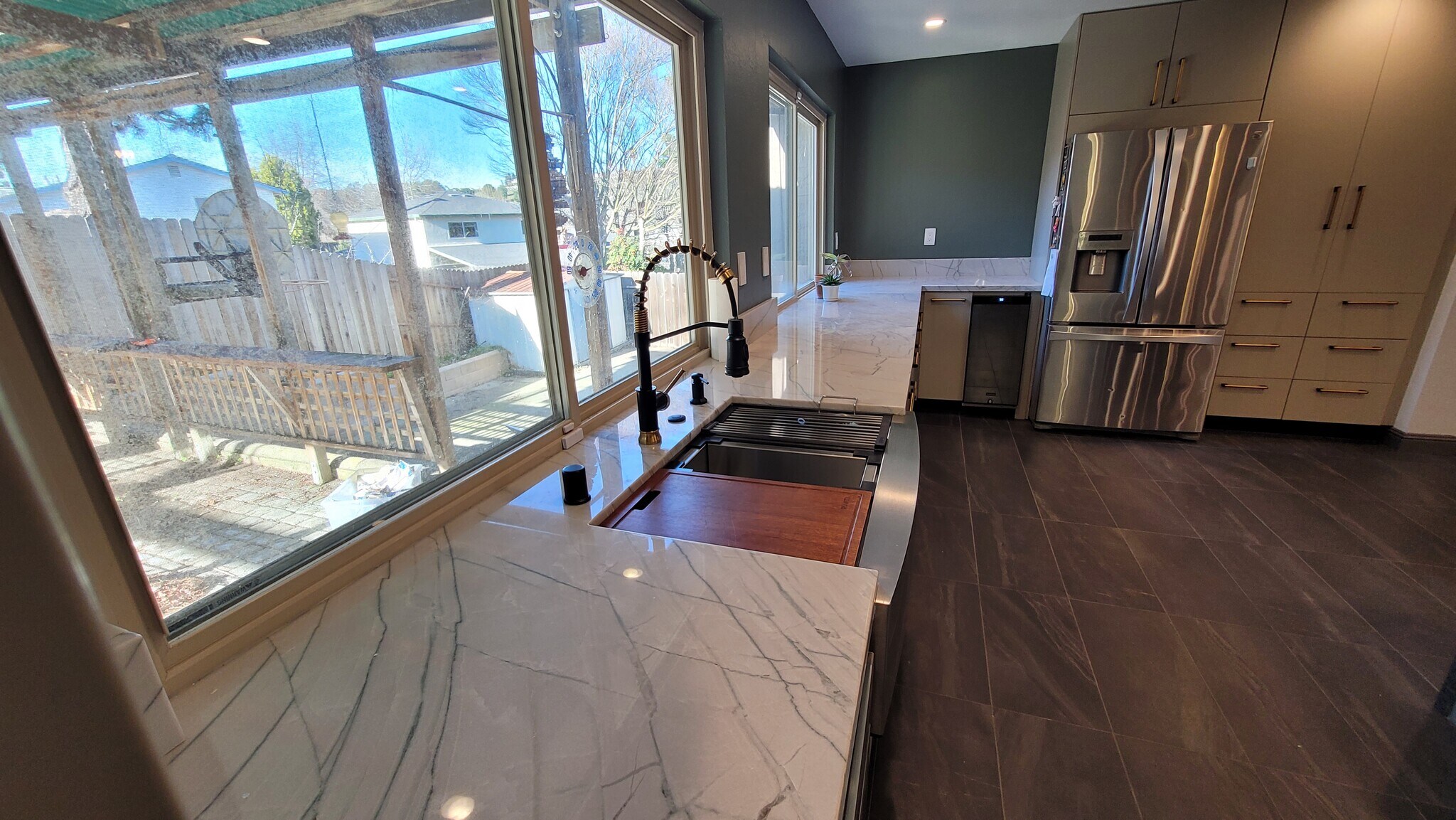 Kit facing covered patio - 108 Lexington Dr