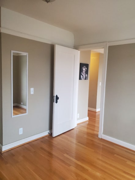 Building Photo - 15 E Kirby St