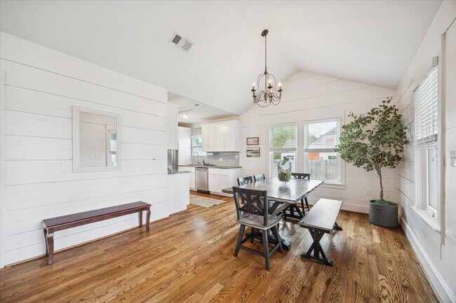 Building Photo - 4605 Fisk St