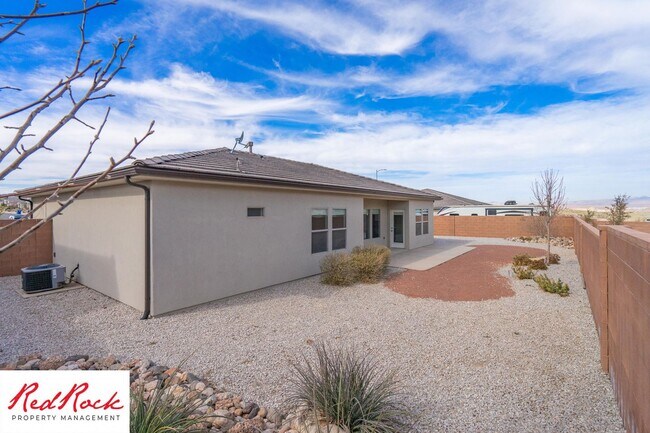 Building Photo - Comfort, Space & Style with a 3-Car Garage Small Dog Friendly!