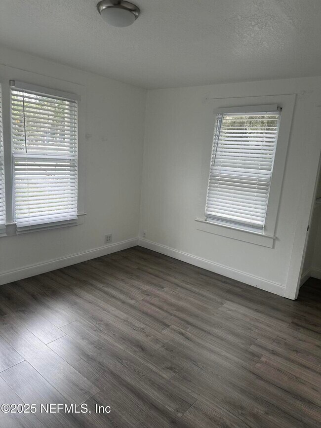 Building Photo - 8543 Fort Caroline Rd