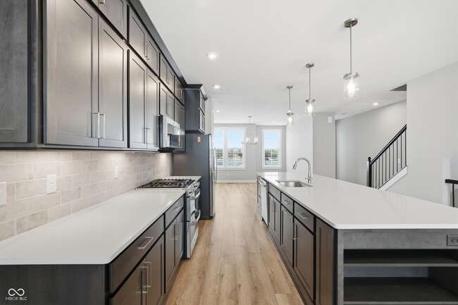 Building Photo - 404 Elite St