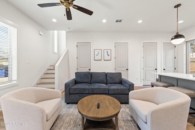 Building Photo - 105 Steiner Oaks