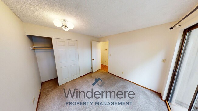 Building Photo - 601 Village Way