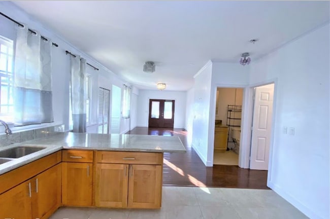 Building Photo - Kaimuki Single-Family Home – 3 Beds 2 Baths, Utilities + AC Included, No Pets