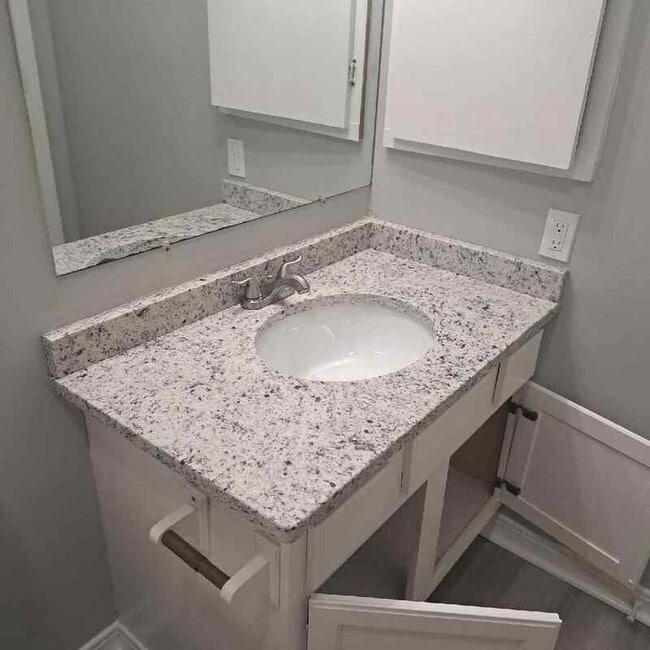 Building Photo - 42470 Barry Ct