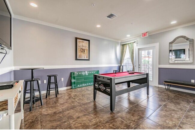 Building Photo - 4221 W Spruce St