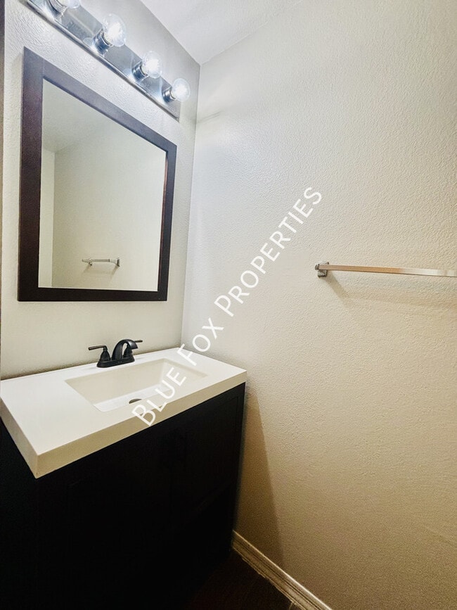 Building Photo - 5858 E Sanderling Dr