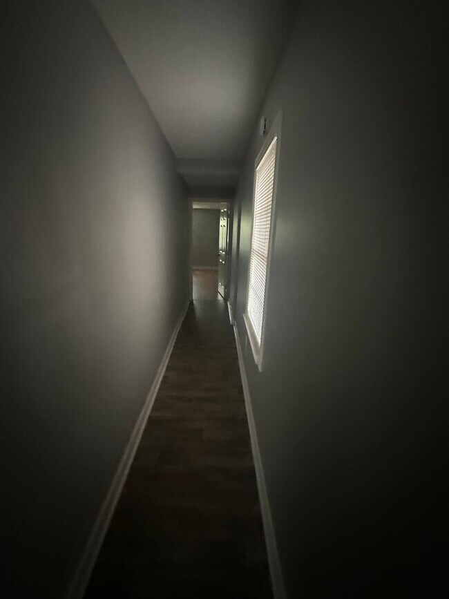 Building Photo - 3 bedroom 2 bath renovated home with a huge family room!