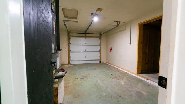 Building Photo - 321 Cornell Dr