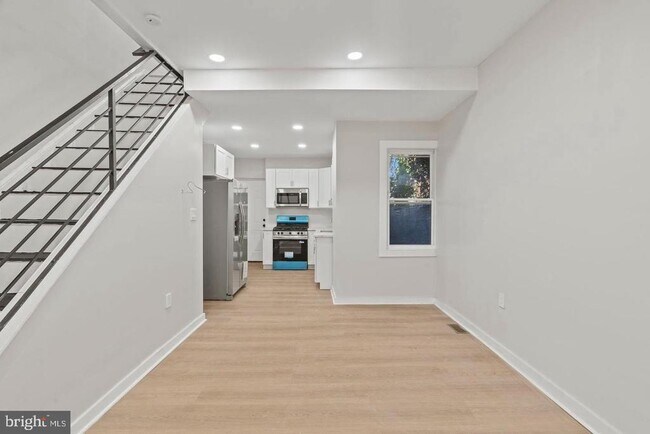 Building Photo - 2321 W Firth St