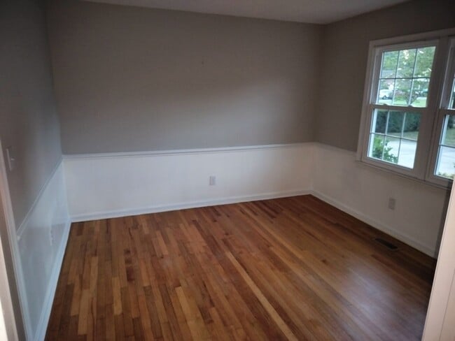 Building Photo - Modern Classic