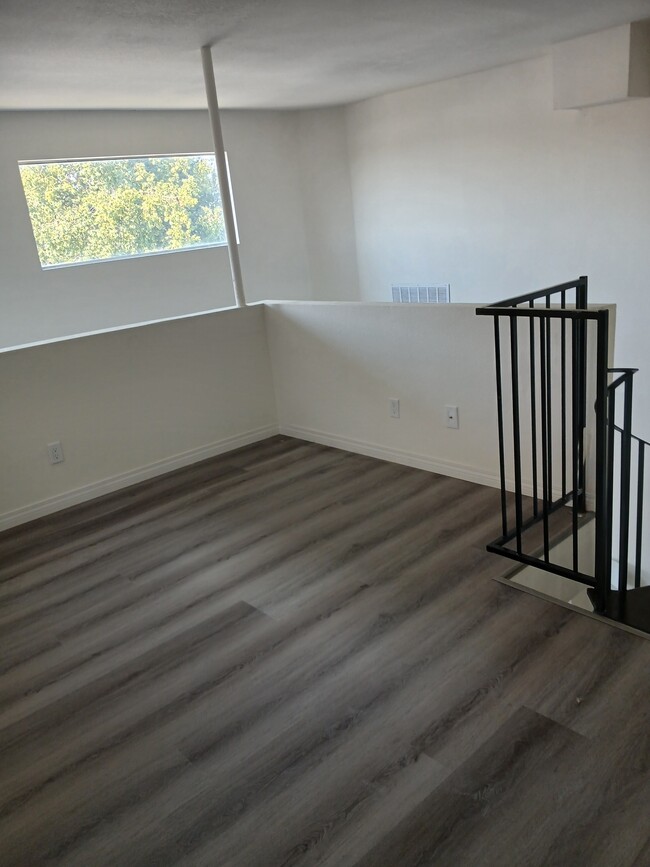 Building Photo - 11205 Peach Grove St