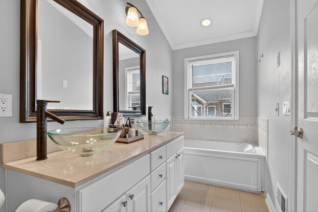 Building Photo - 354 Oswego Ct