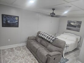 Building Photo - 414 Cedar Crest Ct