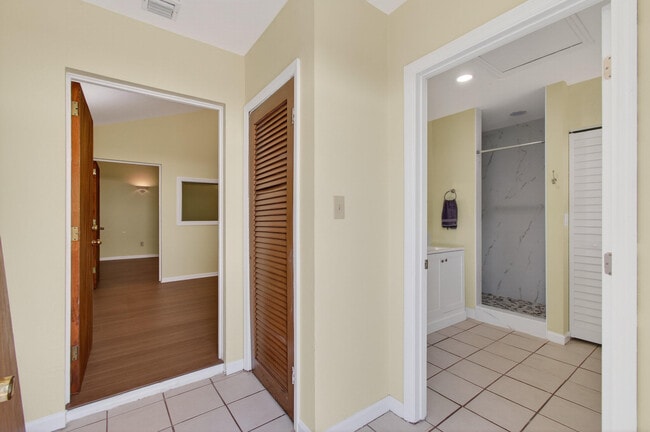 Building Photo - 817 N Palmway
