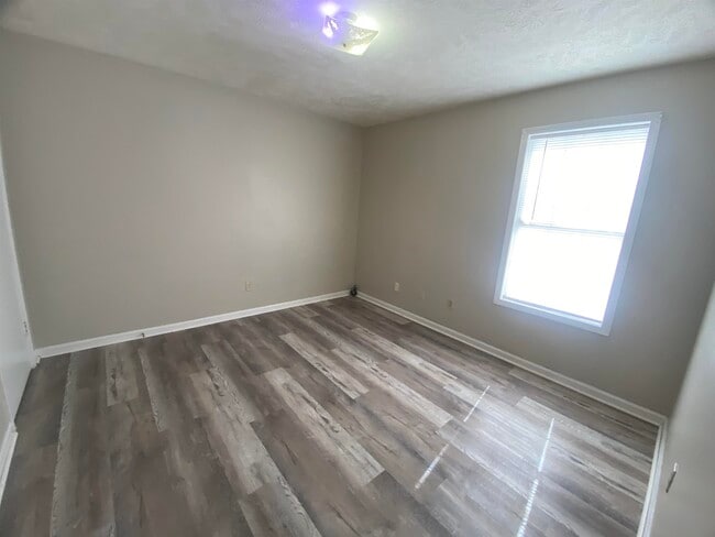 Building Photo - 453 Otis Dr