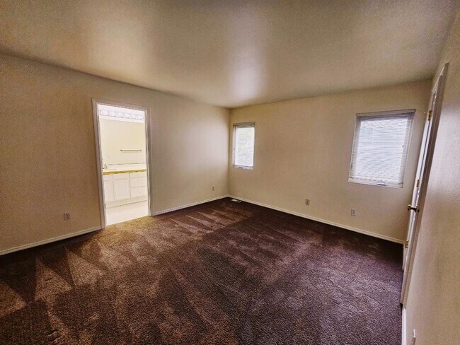 Building Photo - 3 Bed + Bonus Room 2.5 Bath Home Snohomish