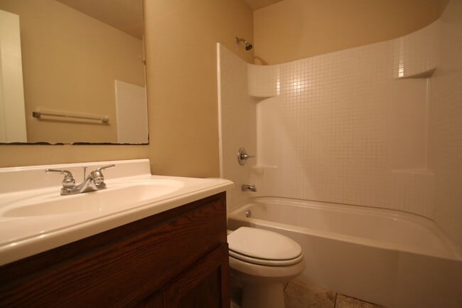 Building Photo - ~INVITING 3/2.5 Townhome Includes Granite in Kitchen & All Kitchen Appliances***Landscaping Inclu...