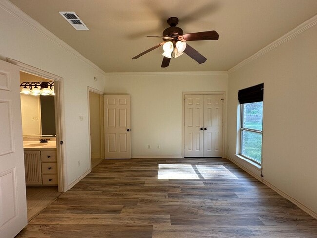 Building Photo - Coming Soon! Updated 5 Bedroom 3 Bath Home in South Tyler!
