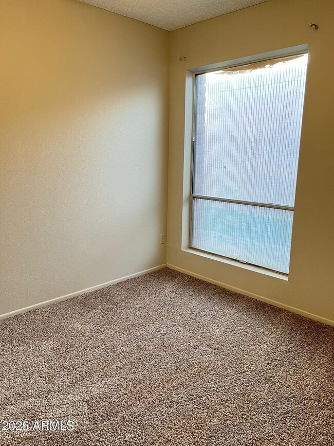 Building Photo - 6010 W Augusta Ave