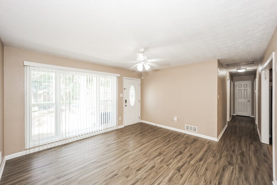 Building Photo - 303 Mercer Dr