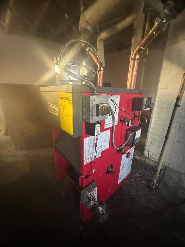 Building Photo - Move in Special!!! NEWLY UPDATED 3 B!EDROO...