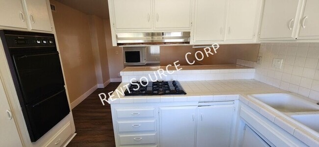 Building Photo - 708 Santa Barbara Dr W