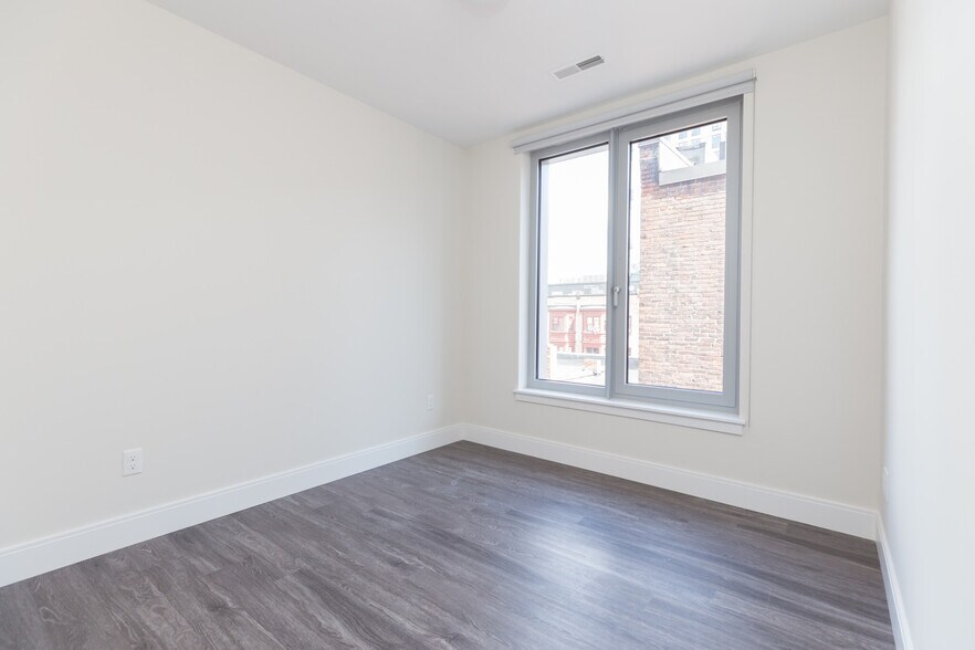 Building Photo - 1060 Tremont St