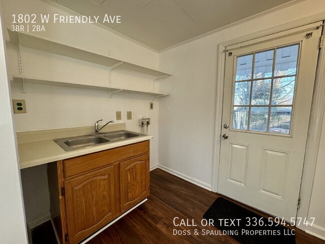 Building Photo - 1802 W Friendly Ave