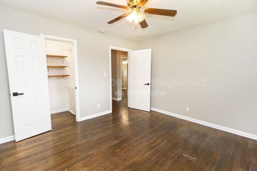 Building Photo - 1127 Clermont Dr
