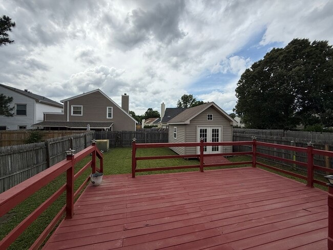 Building Photo - Lovely 3 Bed 2 bath home with vaulted ceiling