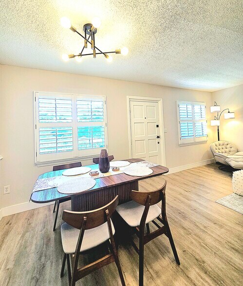 Building Photo - 2873 S Osceola Ave