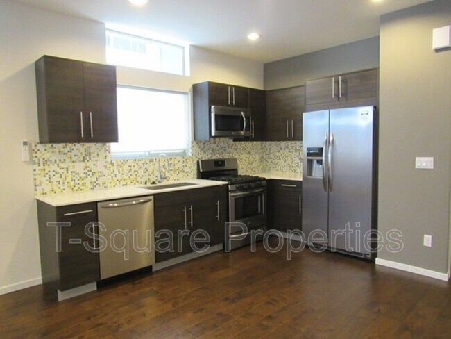 Building Photo - 4848 A Delridge Way SW