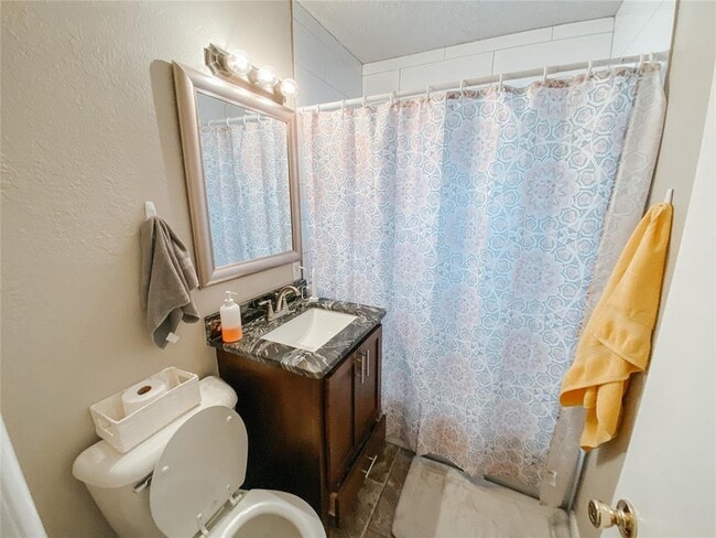 Building Photo - 208 Thompson Dr