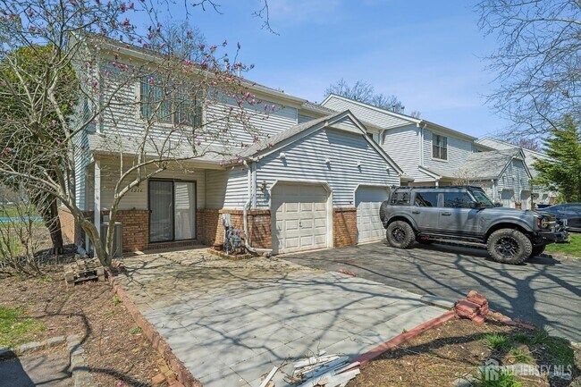 Building Photo - 1216 Thomas Ave