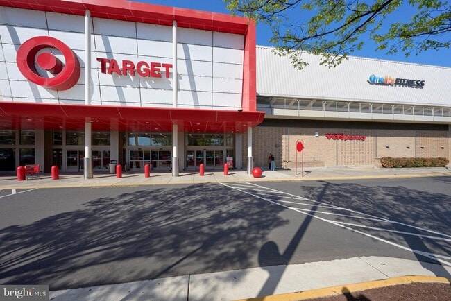 Building Photo - 3705 S George Mason Dr