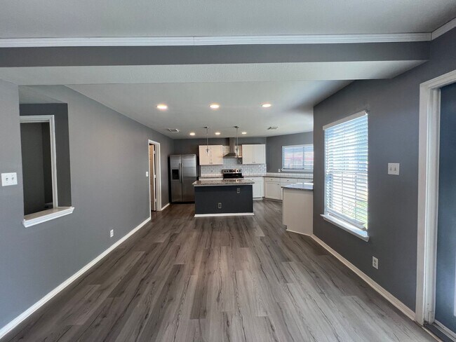 Building Photo - AWESOME Updated 4-Bed 2.5-Bath in Gruene C...
