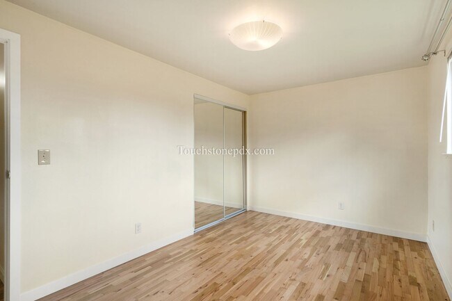 Building Photo - Quaint 3BD/1BA Home Near Mt. Tabor