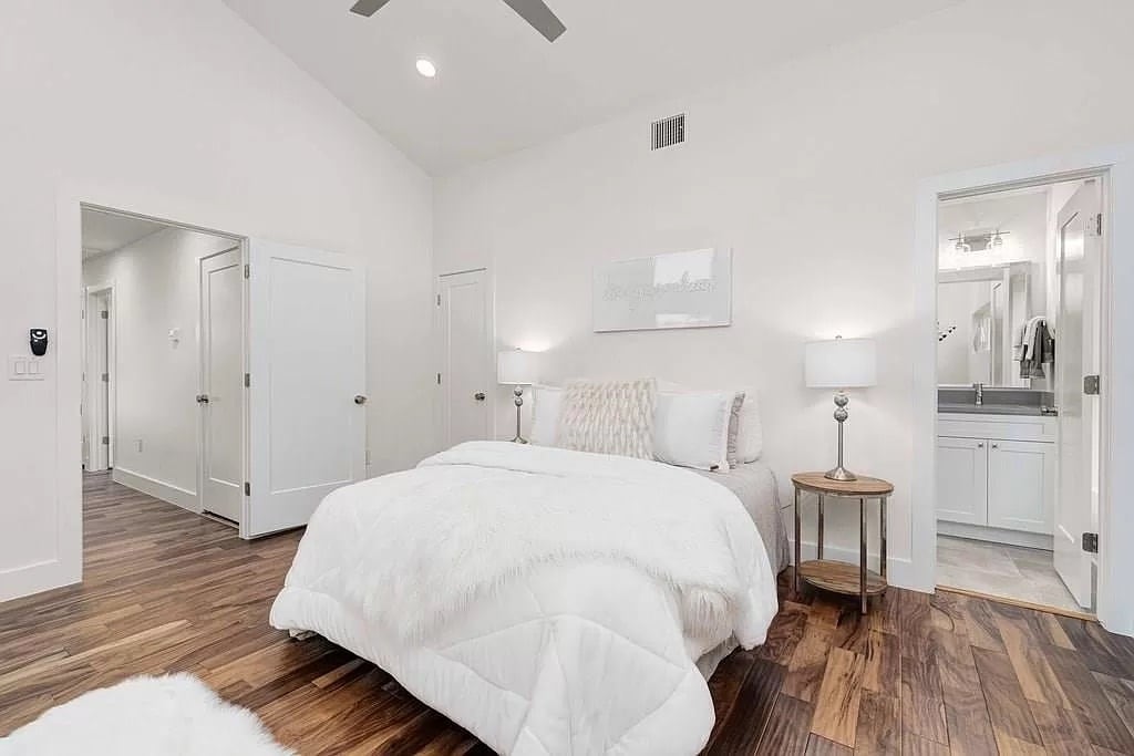 Building Photo - 5008 Lott Ave