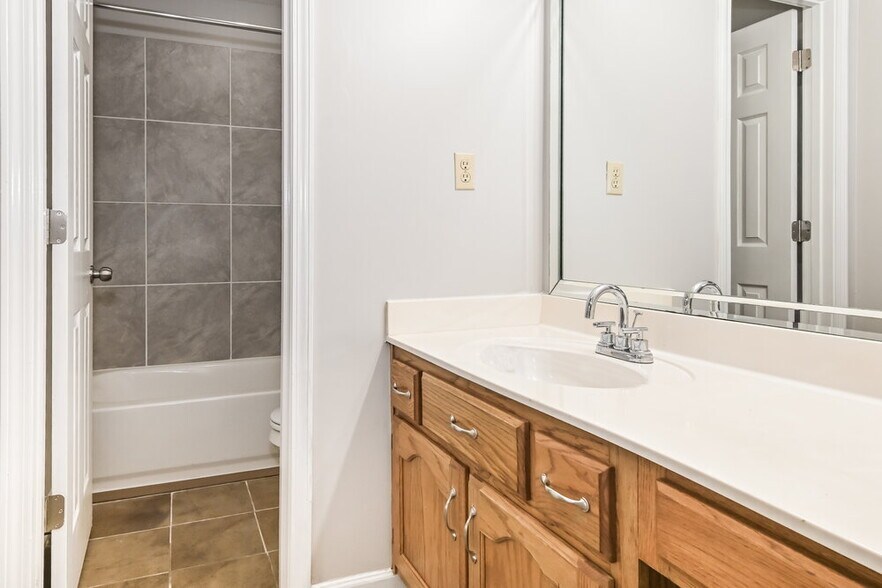 Building Photo - 3030 Caitlynn Cir S