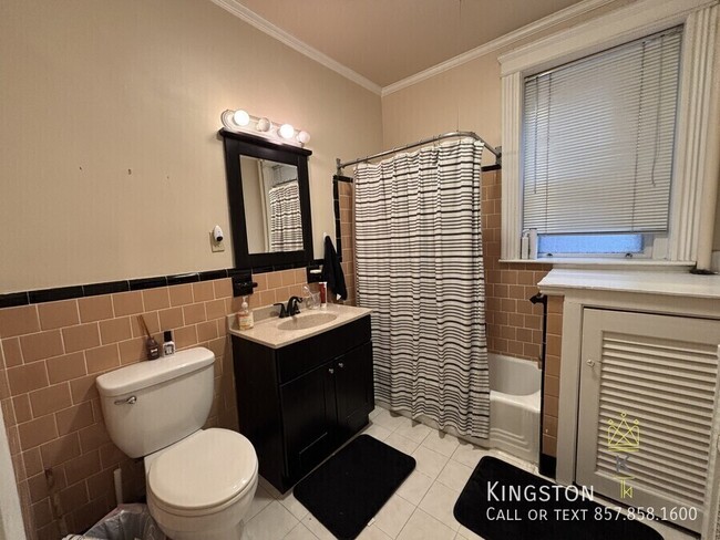 Building Photo - 1407 Beacon St