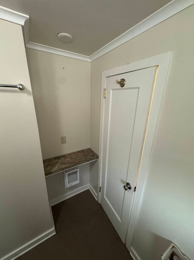 Building Photo - 1 Bedroom Duplex in Downtown Eugene