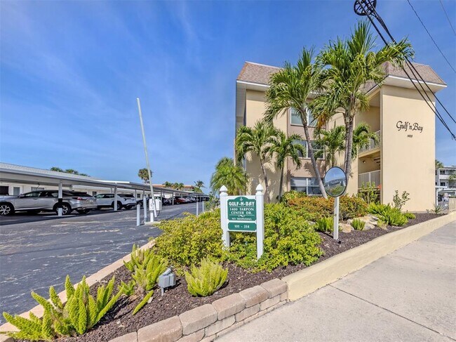 Building Photo - 1400 Tarpon Center Dr