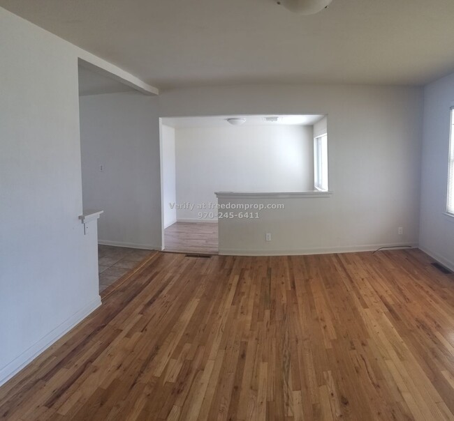 Building Photo - Centrally located 3 Bedroom 1 3/4 Bath wit...